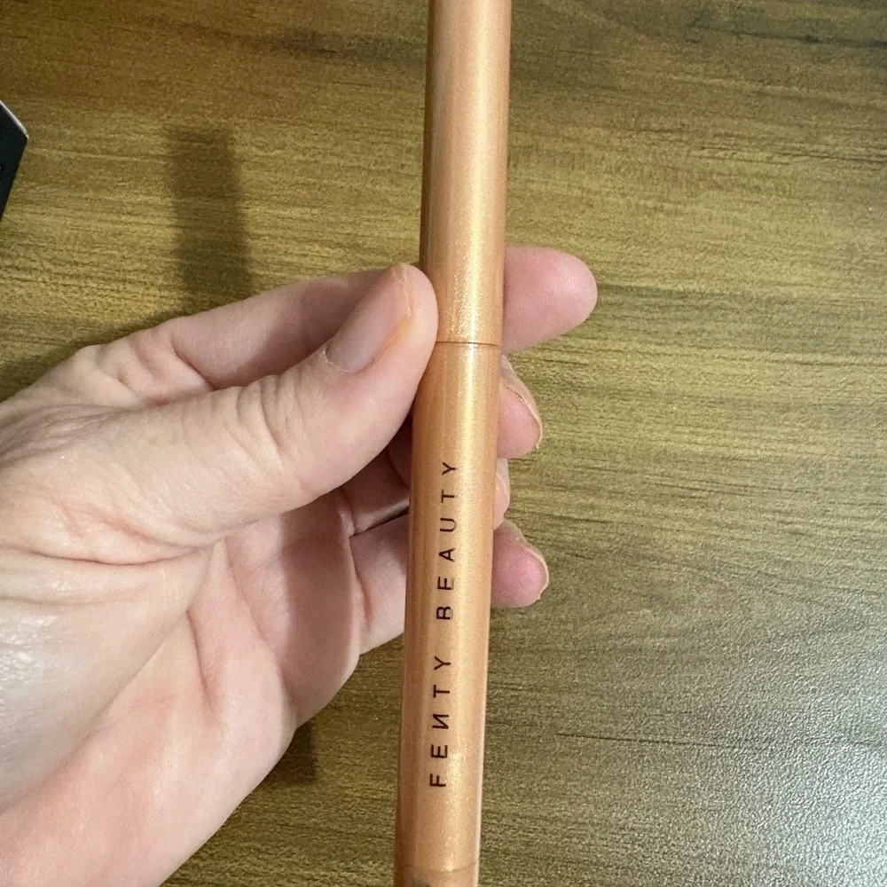 Fenty Beauty Eyeshadow - Red